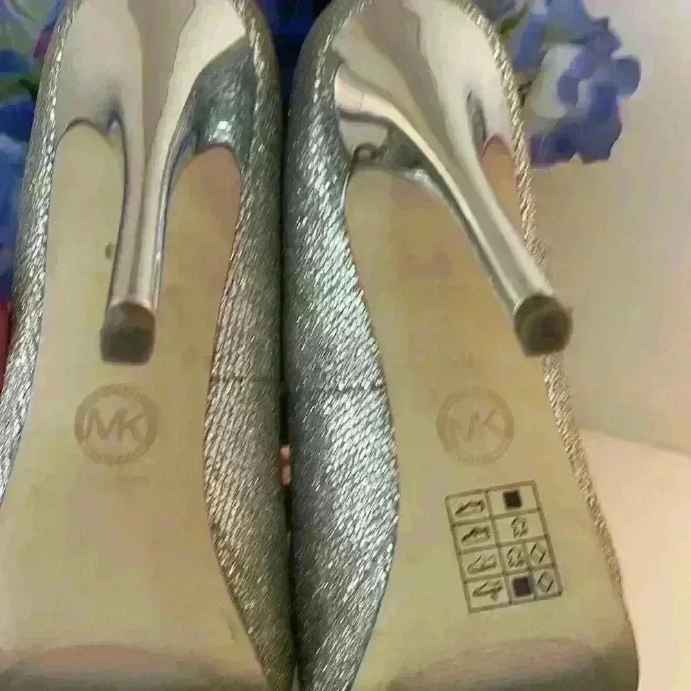 Michael Kors Erika glitter fabric platform with peep toe, Sz 9M, 5”Chrome Heels - Picture 6 of 7